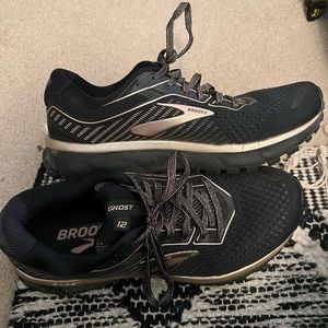 Brooks running shoes 6.5 barely used